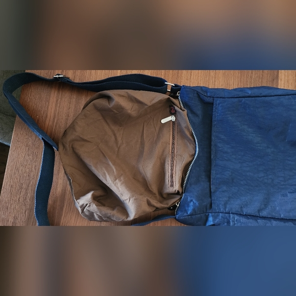 NWOT Navy Blue Travel Bag - Picture 2 of 6